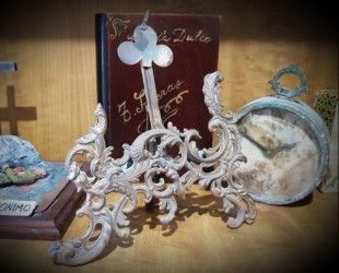 Antiguo portafotos de hierro fundido