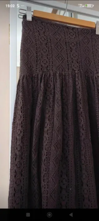 Falda larga de encaje marrón