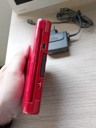 Nintendo DSi Roja + Juego 42 All-Time Classics.