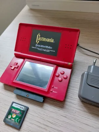 Nintendo DSi Roja + Juego 42 All-Time Classics.