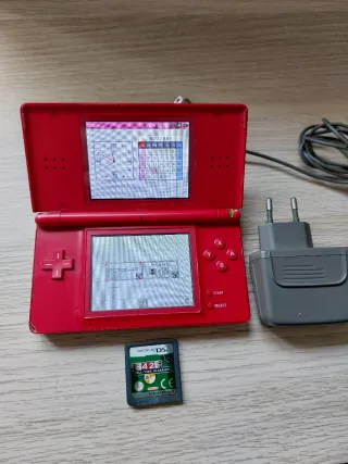 Nintendo DSi Roja + Juego 42 All-Time Classics.