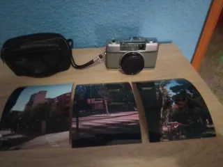 Cámara de fotos olimpus negra y plateada