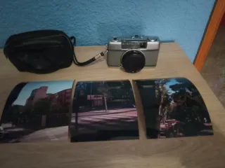 Cámara de fotos olimpus negra y plateada