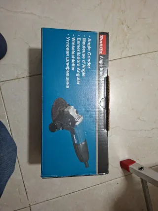 Radial Makita GA4530R 115mm sin usar