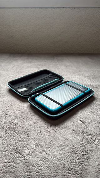 Nintendo 2DS XL Negra y Azul