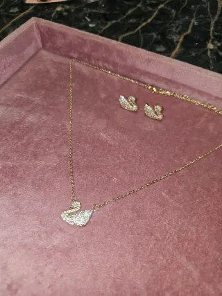 Conjunto Collar y Pendientes Cisne Dorado