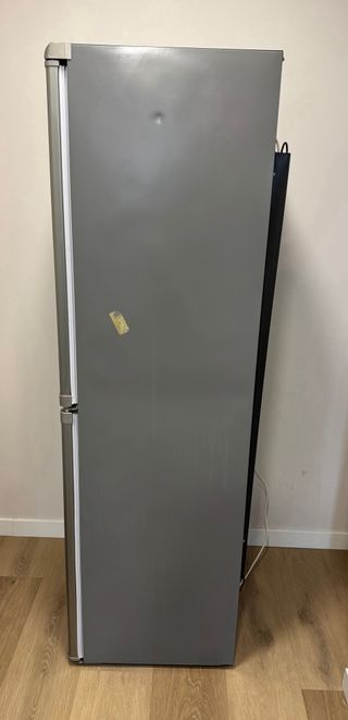 Nevera Indesit plateada