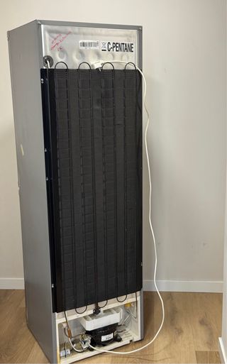 Nevera Indesit plateada