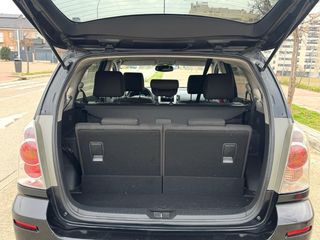 Toyota corolla verso 2.2D-4D Dcat sport