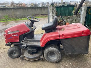 Tractor cortacésped Toro Wheel Horse rojo