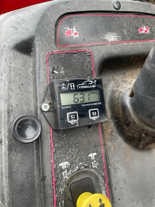 Tractor cortacésped Toro Wheel Horse rojo