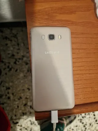 Samsung Galaxy J7