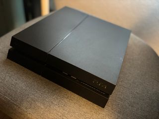 PS4 Nera + Controller + 5 Giochi