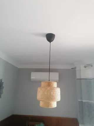 Lámpara de techo de bambú tejida