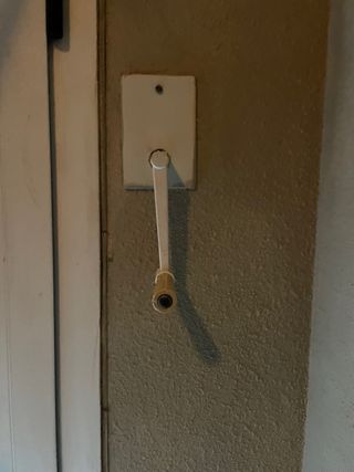 Ventana doble con puerta y  cajón persiana