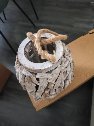 Farol decorativo de troncos y yute