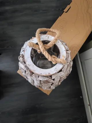 Farol decorativo de troncos y yute