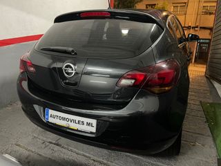 Opel Astra 2012