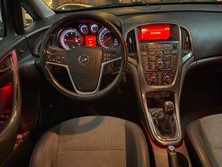 Opel Astra 2012