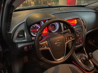 Opel Astra 2012