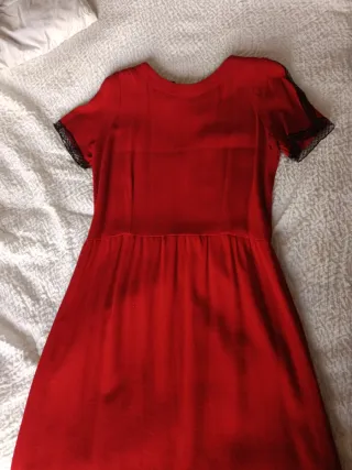 Vestido rojo con encaje