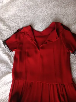 Vestido rojo con encaje