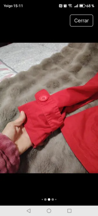 Chaqueta roja con botones