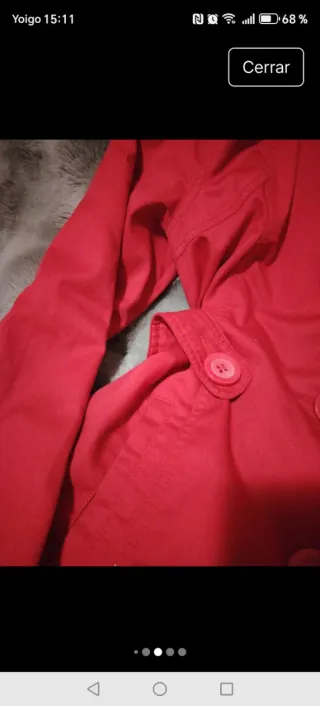 Chaqueta roja con botones