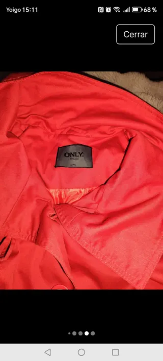 Chaqueta roja con botones