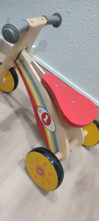 Triciclo de madera para niños