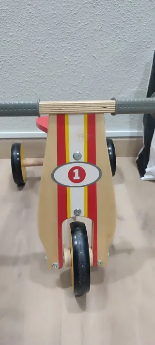 Triciclo de madera para niños