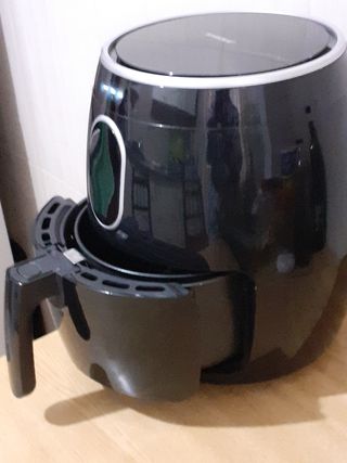 Freidora de aire caliente negra