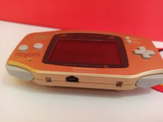 Nintendo Game Boy Advance Dorado POKEMON CENTER NY