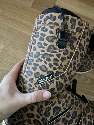 Tabla y botas snowboard mujer.