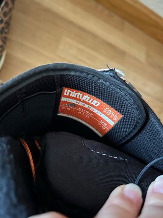 Tabla y botas snowboard mujer.