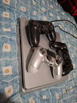 Console PS4 Slim 500GB + 3 Controller + 3 Giochi