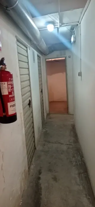 trastero en la zona de los garajes del edificio.
