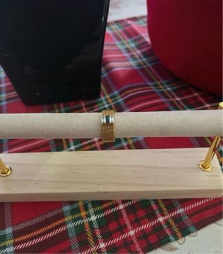 Anello oro con pietre verdi e bianche