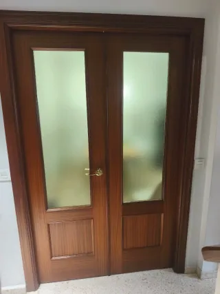 Doble puerta salón sapelly con cristal