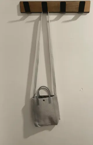 Bolso plateado Ale-hop. Sin usar!