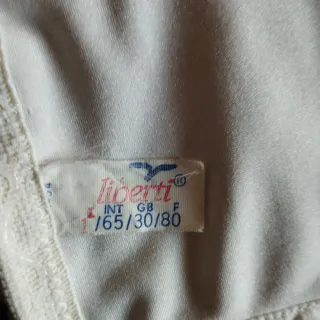 Corpetto in pizzo bianco con ferretto