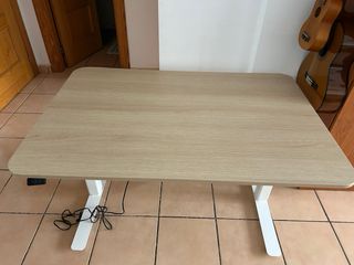 Escritorio eléctrico madera y metal