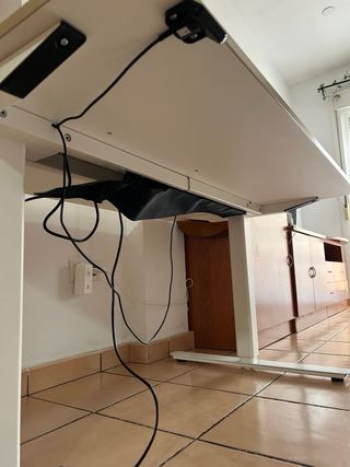 Escritorio eléctrico madera y metal