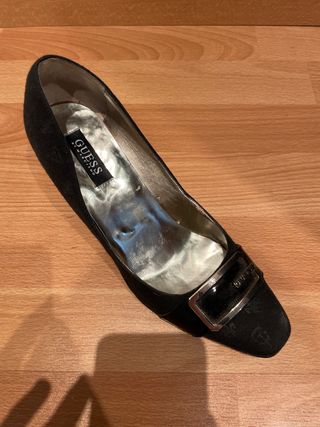 Zapatos de tacón Guess negros