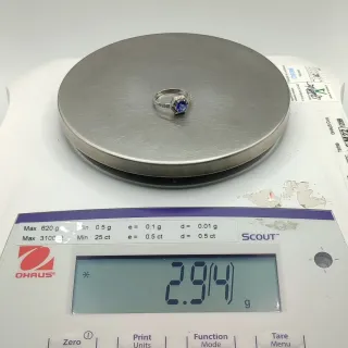 00528 ANILLO CON PIEDRA MORADA DE ORO BLANCO 18k