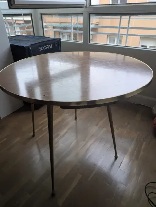 En Madrid! Mesa redonda de centro