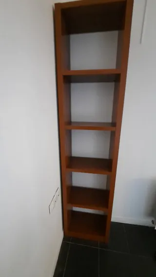 Estantería modular de madera maziza