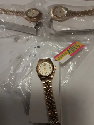Reloj ADEC Mujer Dorado y Blanco