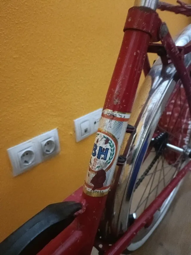 Antigua bicicleta BH. Ruedas nuevas