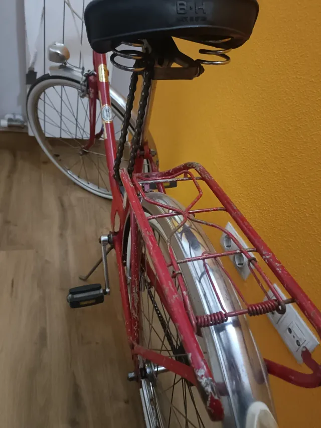 Antigua bicicleta BH. Ruedas nuevas